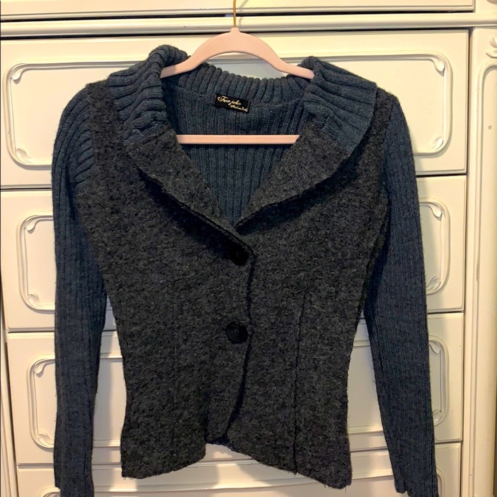 “Tres Jolie” Wool Sweater in Gray XL Girls